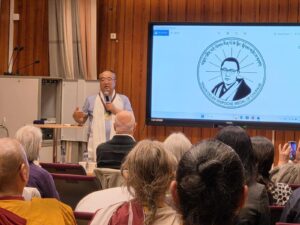 རྒྱལ་ལོ་ལགས་སུ་སྤྲུལ་སྐུ་བསྟན་འཛིན་བདེ་ལེགས་རིན་པོ་ཆེའི་སྙིང་སྟོབས་གཟེངས་རྟགས་ཐོབ།