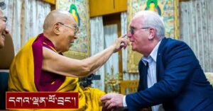 ༧གོང་ས་མཆོག་གིས་དཔའ་བོ་རི་ཆར་ཌི་མོར་སོགས་སུ་མཇལ་ཁ་བསྩལ།